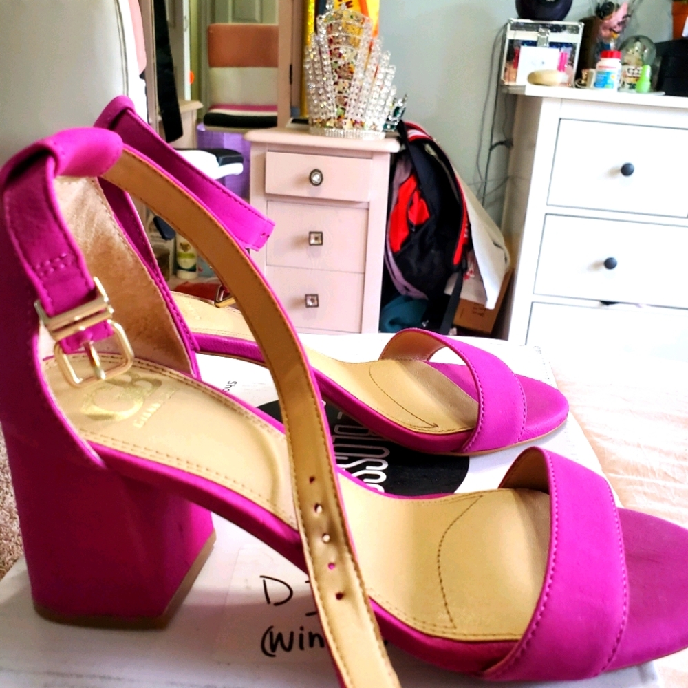 Magenta heels